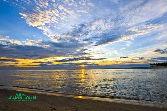 Du-lich-Quang-Binh-bien-Nhat-Le-litchee-travel